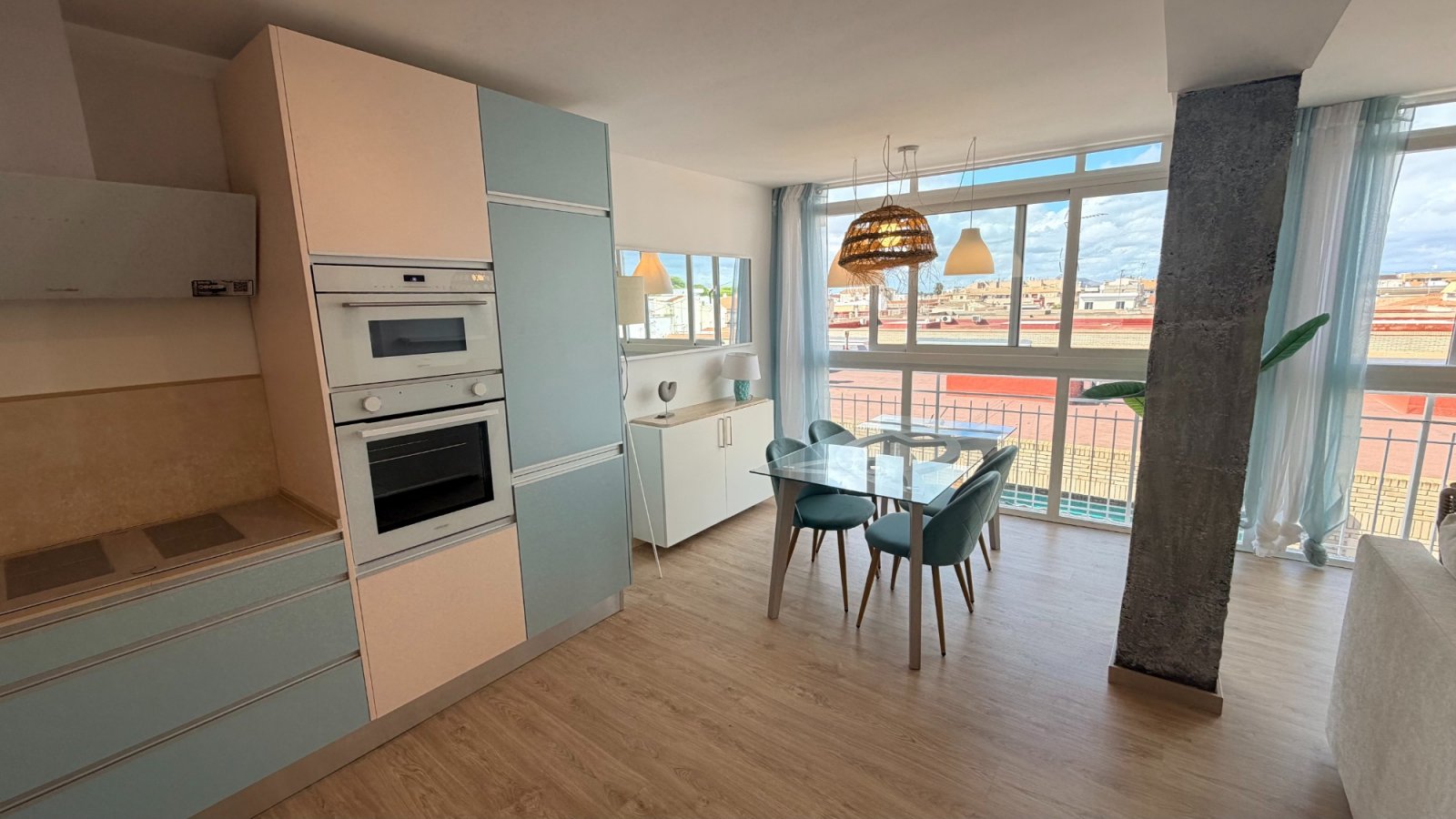 Renoviertes Appartement mit 3 Schlafzimmern und 2 Bädern nur 100 m vom Strand