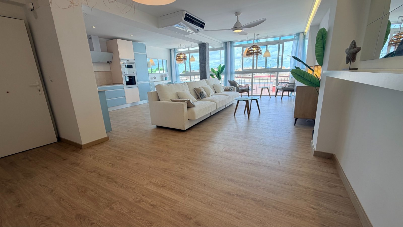 Renoviertes Appartement mit 3 Schlafzimmern und 2 Bädern nur 100 m vom Strand