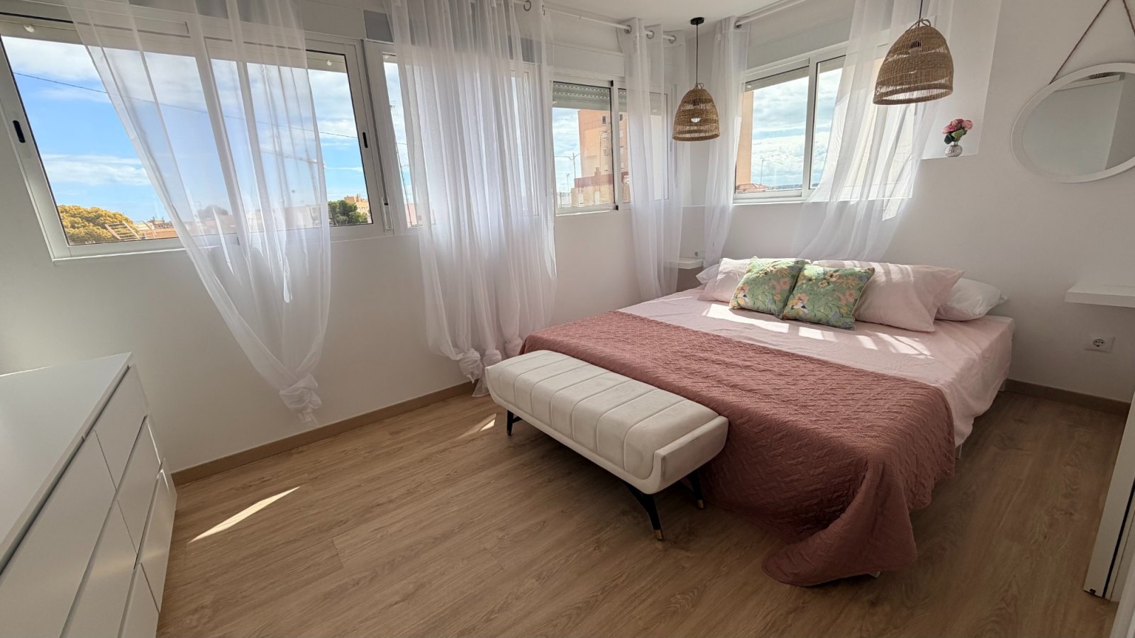 Renoviertes Appartement mit 3 Schlafzimmern und 2 Bädern nur 100 m vom Strand