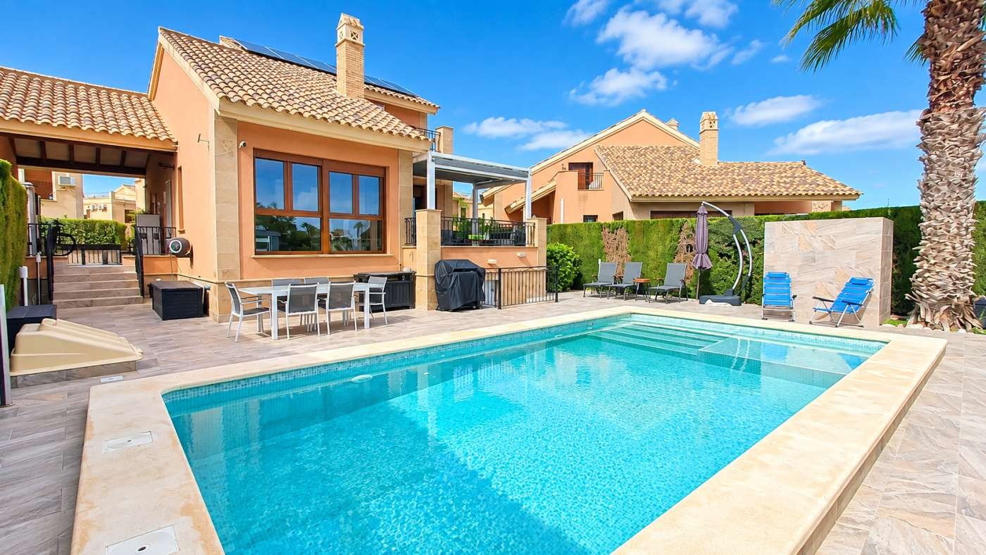 Villa mit 3 Schlafzimmern und 2 Bädern in erster Linie am Golfplatz vom La Finca Resort Villa mit 3 Schlafzimmern und 2 Bädern in erster Linie am Golfplatz vom La Finca Resort