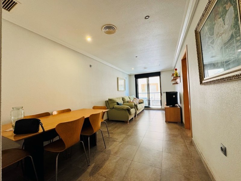 Apartment with 2 bedrooms and 1 bathroom just 100 metres from the beach