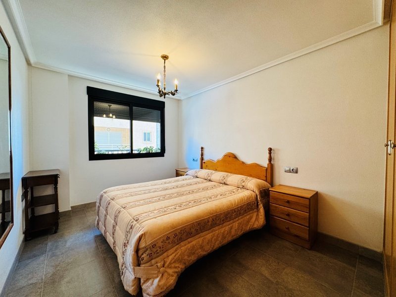 Apartment with 2 bedrooms and 1 bathroom just 100 metres from the beach