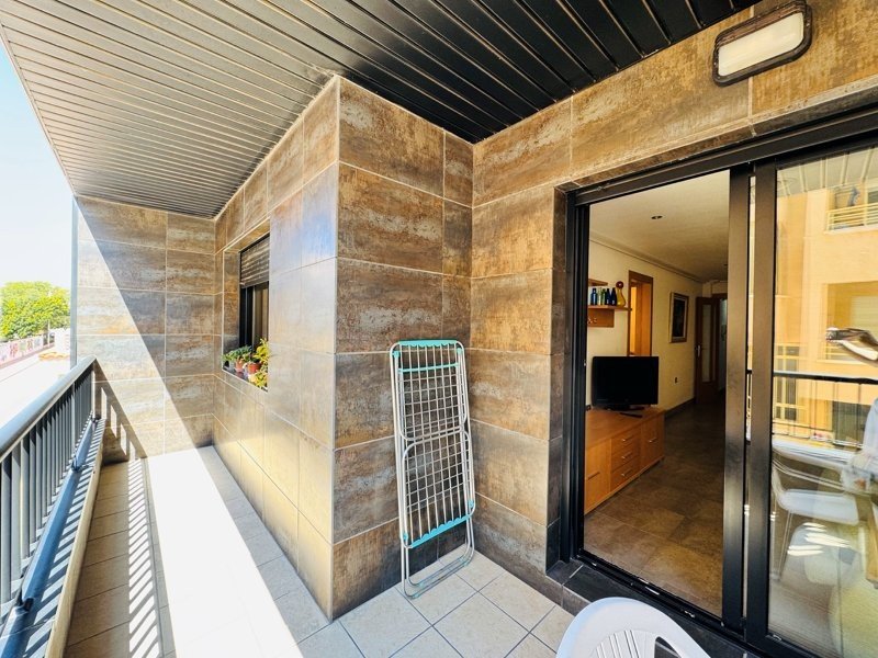 Apartment with 2 bedrooms and 1 bathroom just 100 metres from the beach