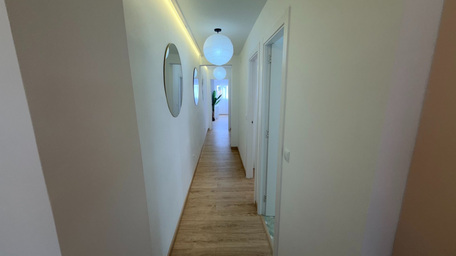 Reformed apartment with 3 bedrooms and 2 bathrooms just 100 metres from the beach